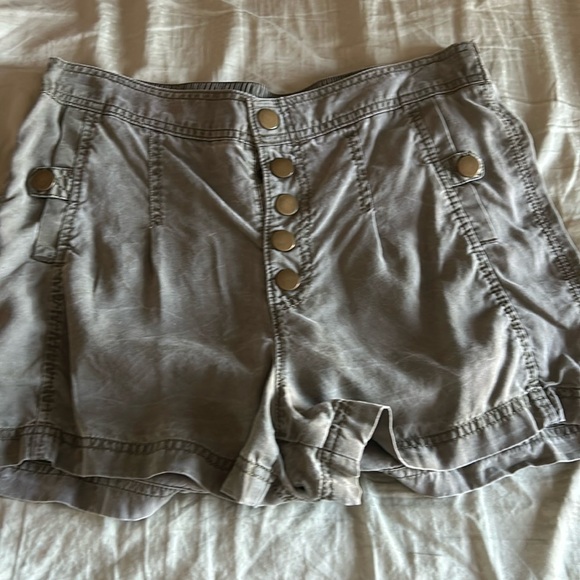 Express Pants - Washed Green Elastic Express Shorts - Small